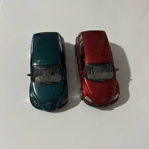 (2) 2000 CHRYSLER PT CRUISER CAR 1/32 HTF DIECAST MODEL